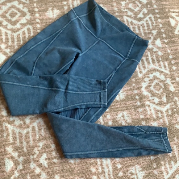 Lululemon Wunder Under HR Tight 28" Rib sz 6 - Picture 7 of 10